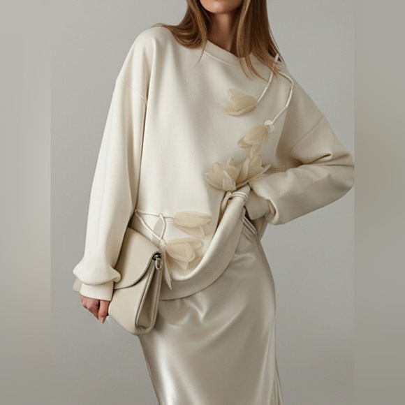Source Unknown Tops - Source Unknown Cream Floral Appliqué Sweatshirt L